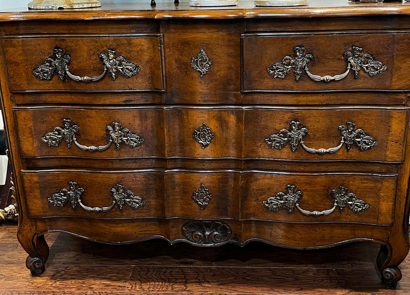 Dressers & Chests