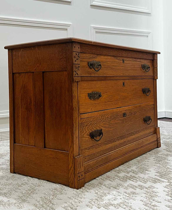 Dressers & Chests