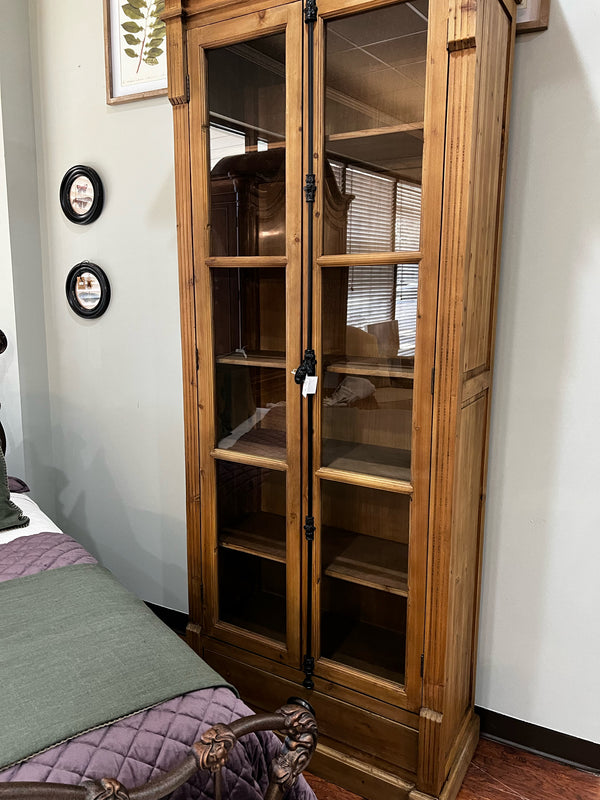 Cabinets & Display Shelves