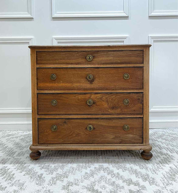 Dressers & Chests